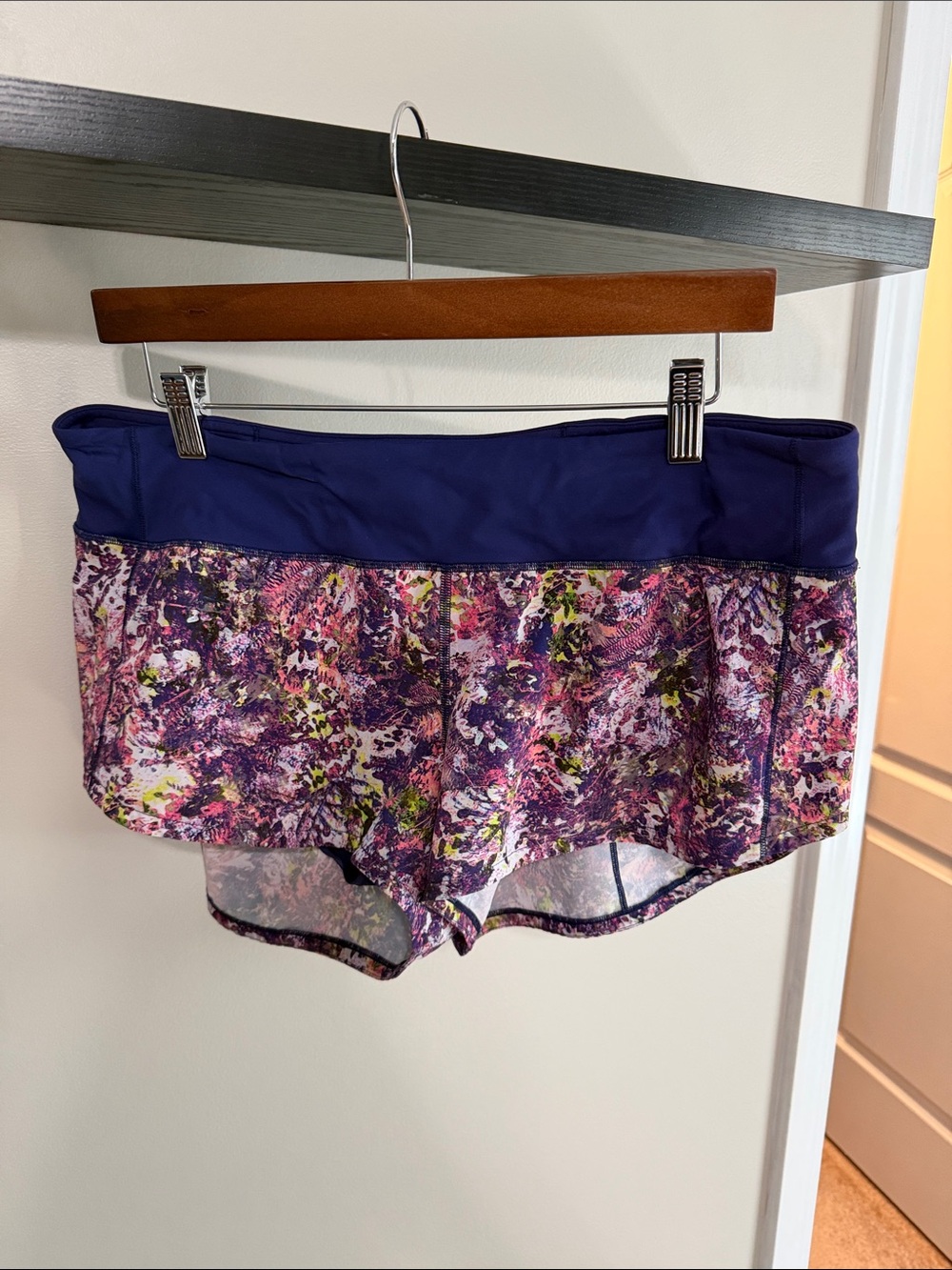Lululemon speed (up) short sz 10 seawheeze edition